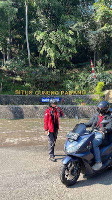 Sampul folder Day 1