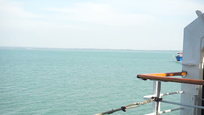 Sampul folder Laut Sebagai Gerbang