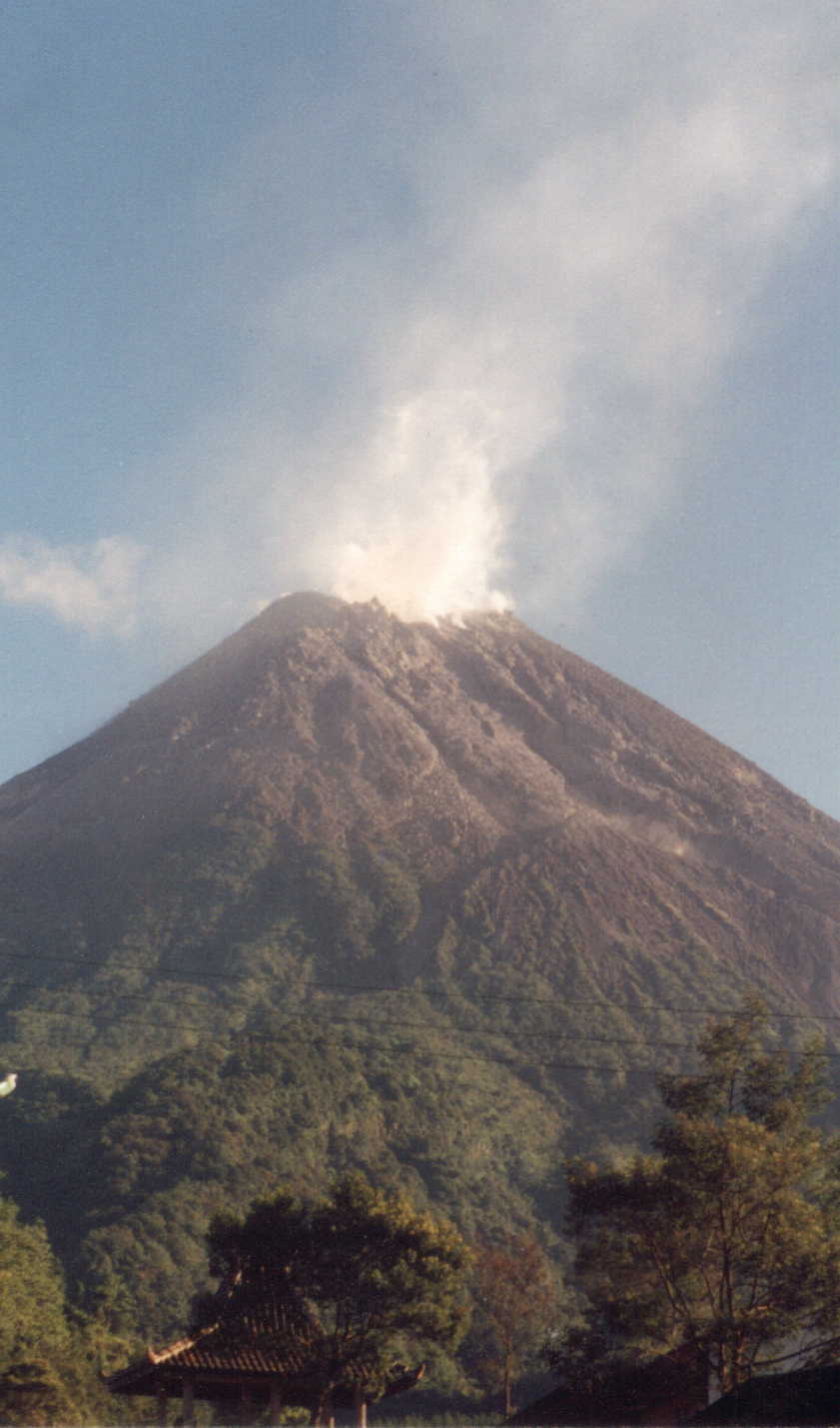 MERAPI01.JPG