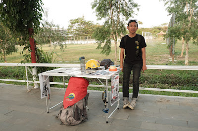 Sampul folder 1. Open Stand